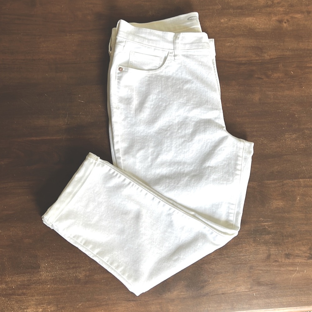 Old Navy Sweetheart Capris White sz 12